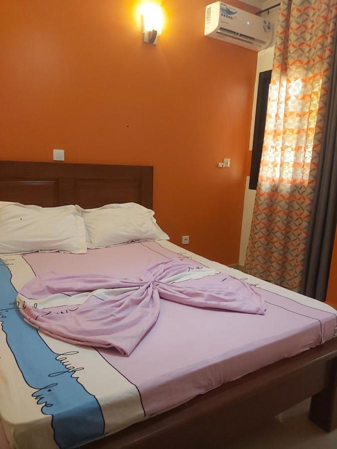 Hotel Appart B4U Яунде Екстер'єр фото