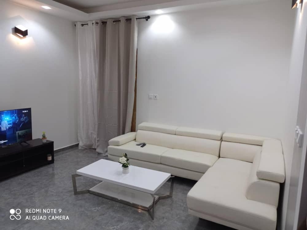 Hotel Appart B4U Яунде Екстер'єр фото