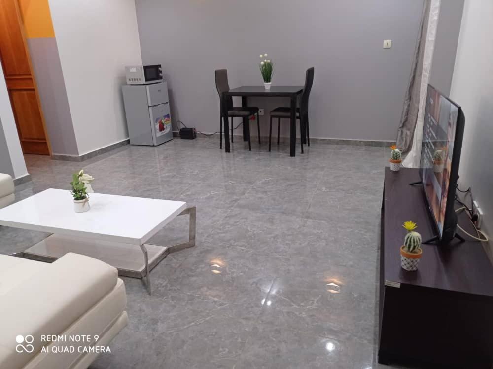 Hotel Appart B4U Яунде Екстер'єр фото